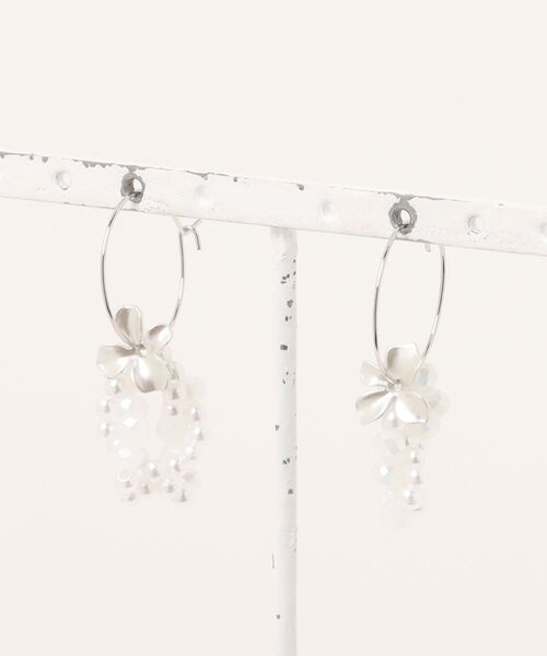 tone(トーン)の「【popochi】上品 ビーズパール フープピアス くすみ 大人アクセサリー(MA)(ピアス(両耳用)・レディース・ホワイト系/ゴールド系/ゴールド系2/ゴールド系3・FREE)」の1枚目の写真