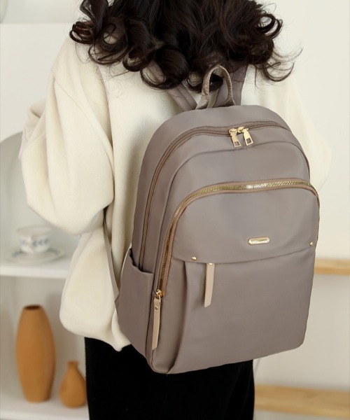 yuue' ( wear )(ユーイ)の「大容量ナイロンリュック/通勤通学/ビジネス/マザーズバッグ(バックパック/リュック・レディース・ブラック/グレイッシュベージュ・FREE)」の17枚目の写真