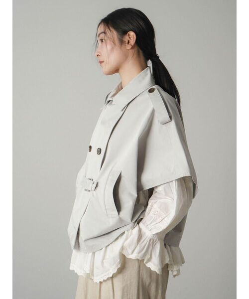 FIKA.（フィーカ）の「Trench cape jacket（その他アウター・レディース・ライトグレー/ベージュ・FREE）」の4枚目の写真