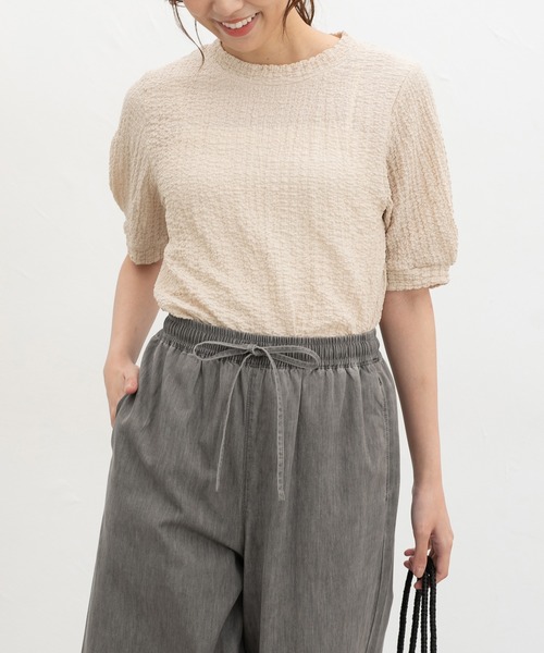 Honeys(ハニーズ)の「【UVカット】ふんわり袖トップス(Tシャツ/カットソー・レディース・オフホワイト/ブラック/ライトベージュ/ブラウン/サックスブルー系1・L/LL/M/S)」の5枚目の写真