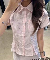 美シルエットピンドット柄プリーツ入り半袖シャツ