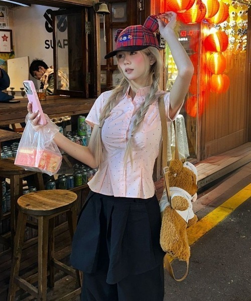 LADY LIKE(レディライク)の「美シルエットピンドット柄プリーツ入り半袖シャツ(シャツ/ブラウス・レディース・ピンク・M)」の6枚目の写真