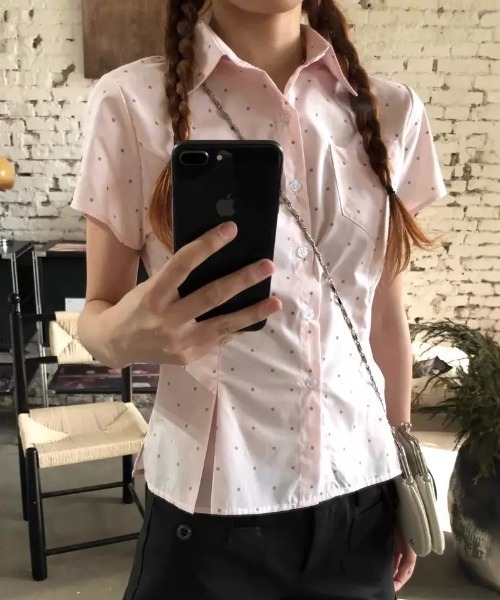 LADY LIKE(レディライク)の「美シルエットピンドット柄プリーツ入り半袖シャツ(シャツ/ブラウス・レディース・ピンク・M)」の4枚目の写真