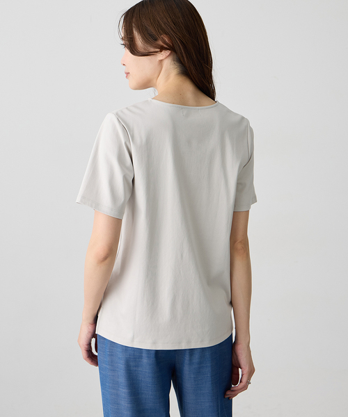 A/C DESIGN BY ALPHA CUBIC(エーシーデザインバイアルファキュービック)の「グラフィックロゴTシャツ【すごツヤ・接触冷感・UVカット】(Tシャツ/カットソー・レディース・ライトグレー/オフホワイト/ブラック・M/L/LL/3L)」の7枚目の写真