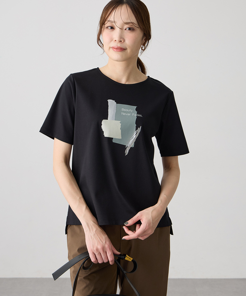 A/C DESIGN BY ALPHA CUBIC(エーシーデザインバイアルファキュービック)の「グラフィックロゴTシャツ【すごツヤ・接触冷感・UVカット】(Tシャツ/カットソー・レディース・ライトグレー/オフホワイト/ブラック・M/L/LL/3L)」の3枚目の写真