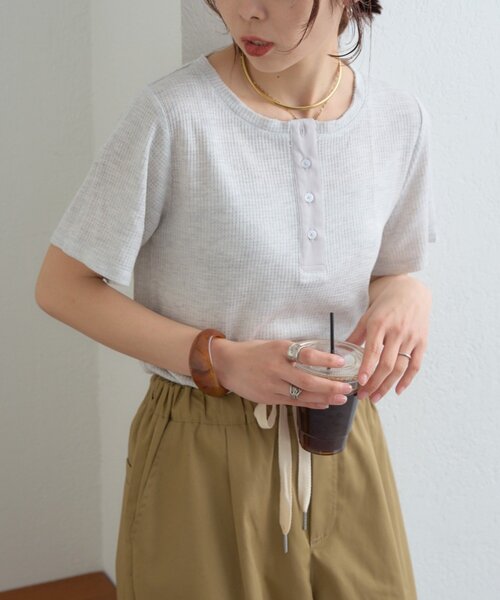 CIAOPANIC TYPY(チャオパニックティピー)の「【ZOZO限定】シアーワッフルヘンリーネックTee(Tシャツ/カットソー・レディース・ブラウン/グレー/オフホワイト/ブラック・ONE SIZE)」の16枚目の写真