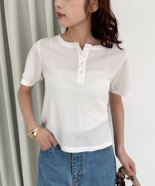 CIAOPANIC TYPY(チャオパニックティピー)の「【ZOZO限定】シアーワッフルヘンリーネックTee(Tシャツ/カットソー・レディース・ブラウン/グレー/オフホワイト/ブラック・ONE SIZE)」の1枚目の写真
