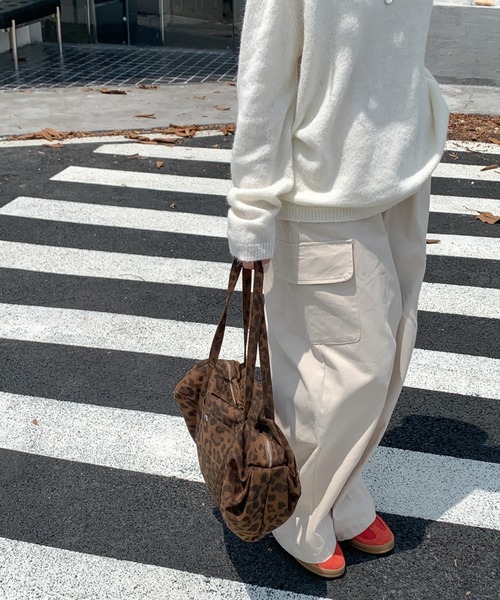 Lips(リップス)の「大人っぽく決まるレオパード柄でコーデを格上げ。デイリーに使える万能ショルダーバッグ(ショルダーバッグ・レディース・ブラック/ブラウン/ホワイト・FREE)」の17枚目の写真