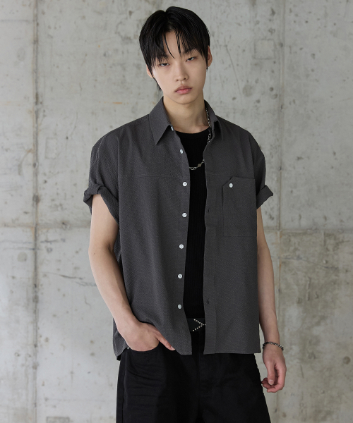 P.IN.O(ピインオ)の「シアーテクスチャーハーフシャツ - チャコール(シャツ/ブラウス・メンズ・その他・MEDIUM/LARGE/X-LARGE)」の1枚目の写真
