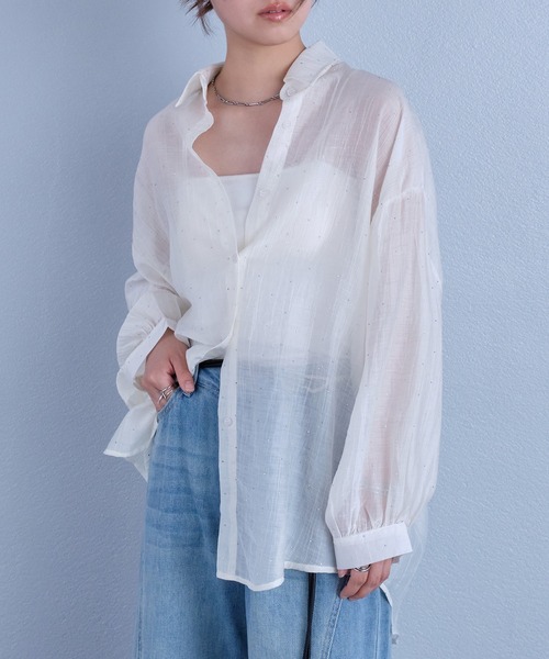 murea(ミュレア)の「レギュラーカラーラインストーンシアーシャツ(シャツ/ブラウス・レディース・ブルー/ブラック/アイボリー/ベージュ・FREE)」の6枚目の写真