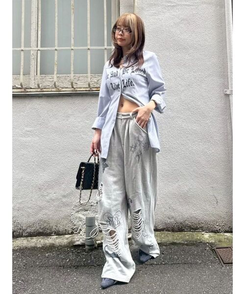 EVRIS(エヴリス)の「グラフィックプリントオーバーサイズシャツ(シャツ/ブラウス・レディース・ホワイト/ブルー/グリーン・FREE)」の20枚目の写真