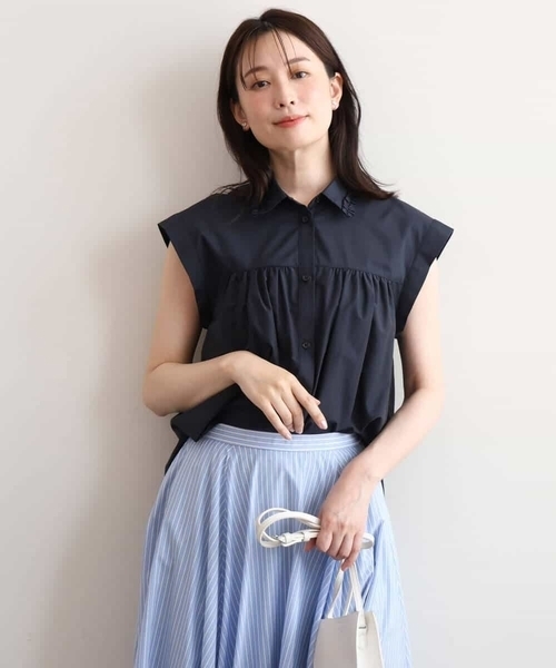 MK MICHEL KLEIN（エムケーミッシェルクラン）の「[洗える]フリルネックデザインコットン混シャツブラウス（シャツ/ブラウス・レディース・ライトグリーン/ホワイト/ネイビー・38）」の4枚目の写真