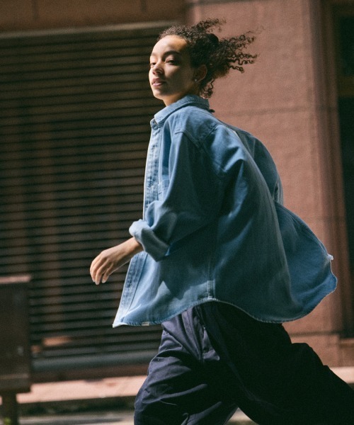 rehacer(レアセル)の「rehacer : Denim Daily Loose Shirt / デニム デイリー ルーズ シャツ(シャツ/ブラウス・メンズ・ライトインディゴブルー・MEDIUM/LARGE/X-LARGE/SMALL)」の9枚目の写真