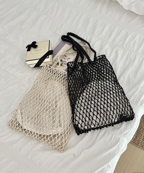 TONE SELECT GOODS(トーンセレクトグッズ)の「Liaa/巾着つき メッシュネット トートバッグ A18816(トートバッグ・レディース・ブラック/ホワイト・FREE)」の2枚目の写真