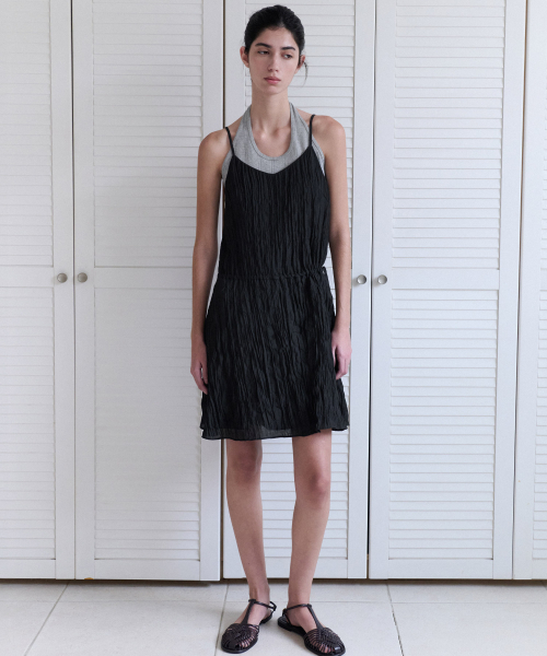 ANDNEEDS(アンドニーズ)の「Bowen pleats dress (black)(ワンピース・レディース・その他・FREE)」の2枚目の写真