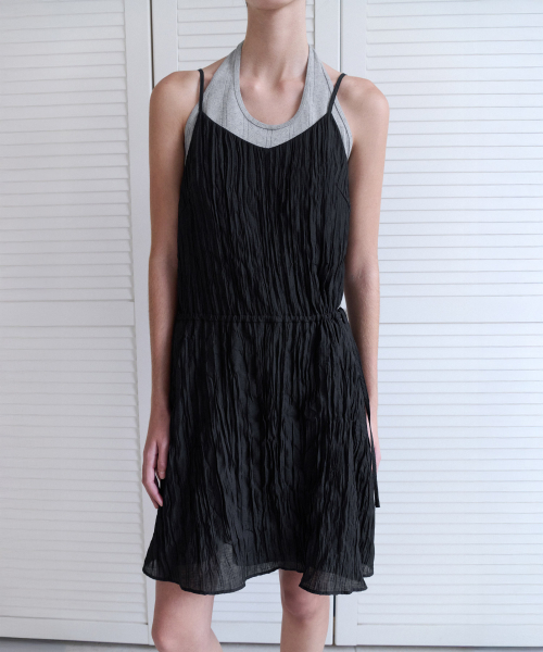 ANDNEEDS(アンドニーズ)の「Bowen pleats dress (black)(ワンピース・レディース・その他・FREE)」の3枚目の写真