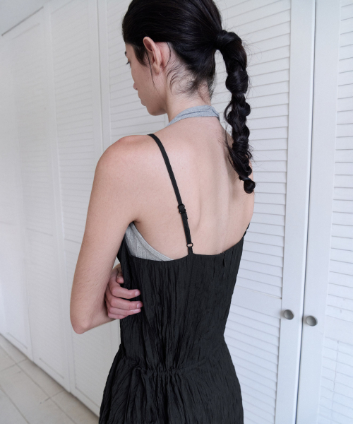 ANDNEEDS(アンドニーズ)の「Bowen pleats dress (black)(ワンピース・レディース・その他・FREE)」の4枚目の写真