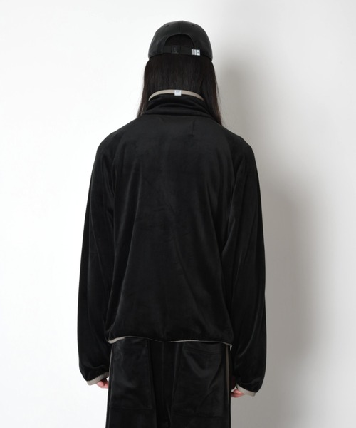 SUPERTHANKS(スーパーサンクス)の「ベロアハーフジッププルオーバーVelour Half zip pullover(スウェット・メンズ・ブラック×グレー/グレー×ホワイト/ブラック×ブラック/グレー・L/M/S)」の8枚目の写真