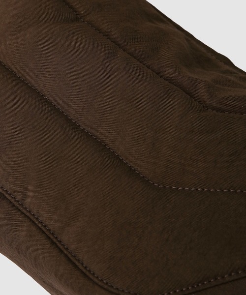 LEMAIRE(ルメール)の「SMALL SOFT GAME BAG(ショルダーバッグ・メンズ・グレー/ブラウン系その他/ブラック系その他・ONE SIZE)」の11枚目の写真