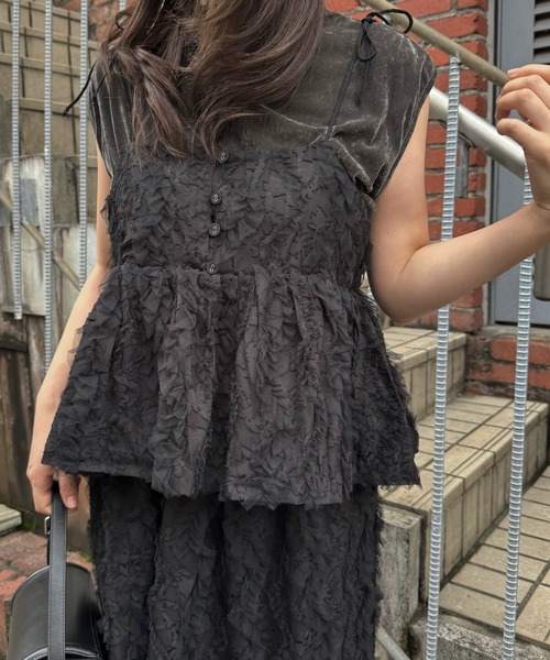 WILLFULLY（ウィルフリー）の「cut jacquard tulle gather camisole（キャミソール・レディース・モカ/アイボリー/ブラック・FREE）」の4枚目の写真
