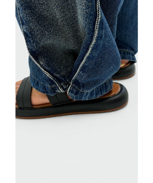 marjour（マージュール）の「10OZ SIDE PANEL WIDE DENIM（デニムパンツ・レディース・ブルー/モカ・M）」の11枚目の写真
