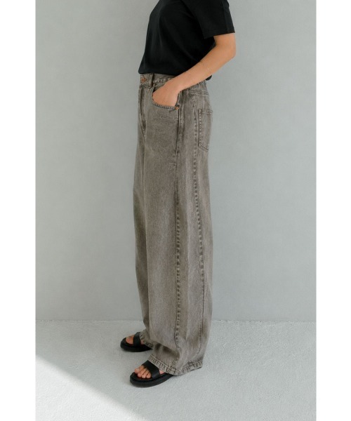 marjour（マージュール）の「10OZ SIDE PANEL WIDE DENIM（デニムパンツ・レディース・ブルー/モカ・M）」の13枚目の写真