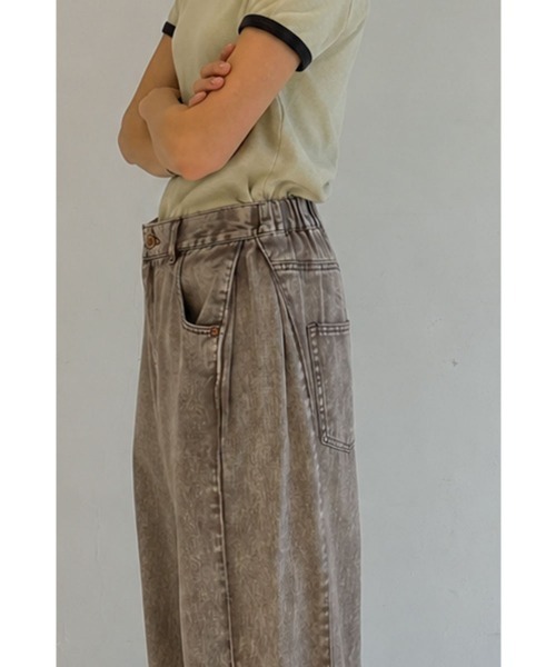 marjour（マージュール）の「10OZ SIDE PANEL WIDE DENIM（デニムパンツ・レディース・ブルー/モカ・M）」の4枚目の写真