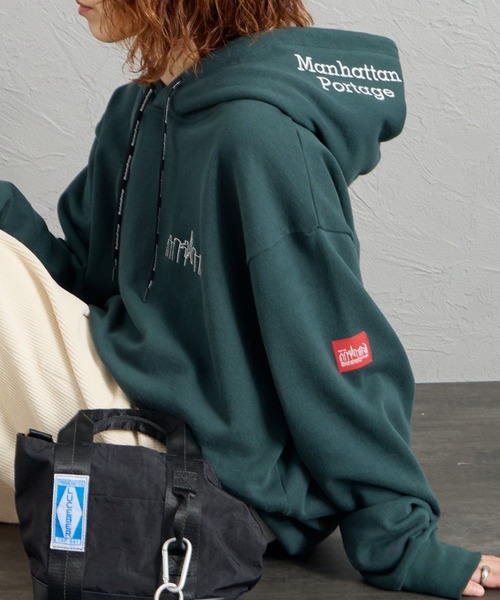 Manhattan Portage（マンハッタンポーテージ）の「[MANHATTAN PORTAGE/マンハッタンポーテージ] 別注 フードロゴ刺繍 スウェットパーカー（パーカー・レディース・グリーン/アイボリー/ブラック・S/M/L/XL）」の13枚目の写真