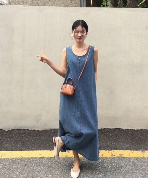 FAVORITO（ファヴォリート）の「デニムノーカラーワンピース（ワンピース・レディース・ダークブルー/ライトブルー・F）」の15枚目の写真