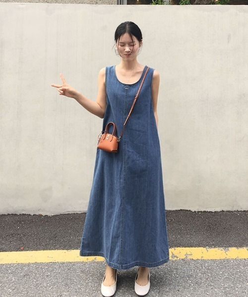 FAVORITO（ファヴォリート）の「デニムノーカラーワンピース（ワンピース・レディース・ダークブルー/ライトブルー・F）」の16枚目の写真