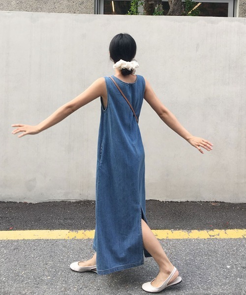 FAVORITO（ファヴォリート）の「デニムノーカラーワンピース（ワンピース・レディース・ダークブルー/ライトブルー・F）」の17枚目の写真