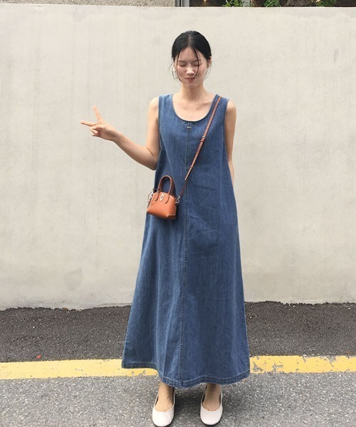 FAVORITO（ファヴォリート）の「デニムノーカラーワンピース（ワンピース・レディース・ダークブルー/ライトブルー・F）」の19枚目の写真