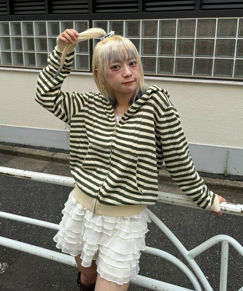CIAOPANIC(チャオパニック)の「透かし編み星チャームダブルジップニットパーカー(パーカー・レディース・イエロー/ピンク/グレー/サックスブルー/アイボリー・ONE SIZE)」の7枚目の写真