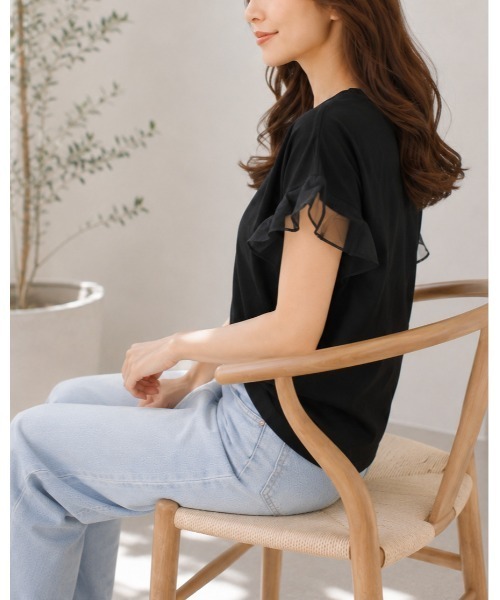 FAZVY（ファズビー）の「袖フリルで華やぐ シアー切り替え半袖Tシャツ（シャツ/ブラウス・レディース・ホワイト/ブラック・M）」の4枚目の写真