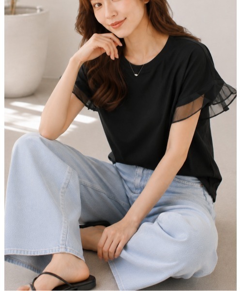 FAZVY（ファズビー）の「袖フリルで華やぐ シアー切り替え半袖Tシャツ（シャツ/ブラウス・レディース・ホワイト/ブラック・M）」の6枚目の写真