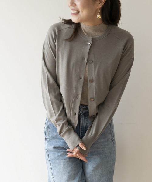 JOCOSA（ジョコサ）の「メリノウール配合 シェルボタンカーディガン（カーディガン/ボレロ・レディース・ブラック/グレイッシュベージュ/チャコール/アイボリー/ブルーグレー・FREE）」の5枚目の写真