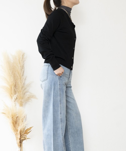 JOCOSA（ジョコサ）の「メリノウール配合 シェルボタンカーディガン（カーディガン/ボレロ・レディース・ブラック/グレイッシュベージュ/チャコール/アイボリー/ブルーグレー・FREE）」の6枚目の写真