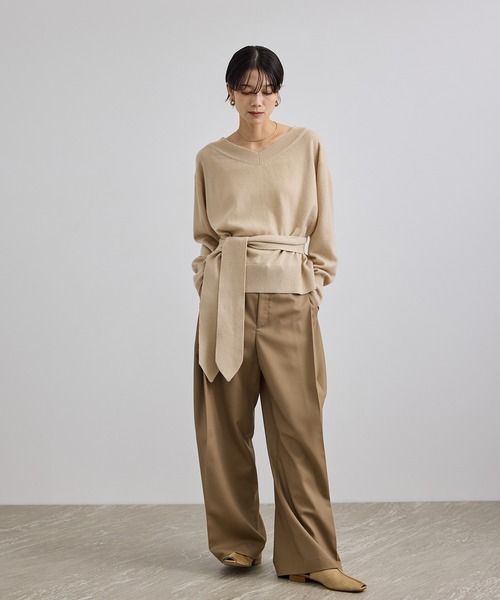SALON adam et rope'(サロン アダム エ ロペ)の「WOOL/CASH ウールカシミヤVネックプルオーバー(ニット/セーター・レディース・ベージュ・FREE)」の6枚目の写真