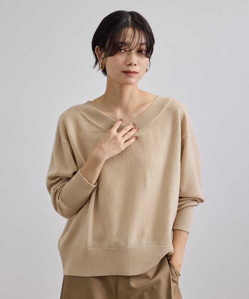 SALON adam et rope'(サロン アダム エ ロペ)の「WOOL/CASH ウールカシミヤVネックプルオーバー(ニット/セーター・レディース・ベージュ・FREE)」の7枚目の写真