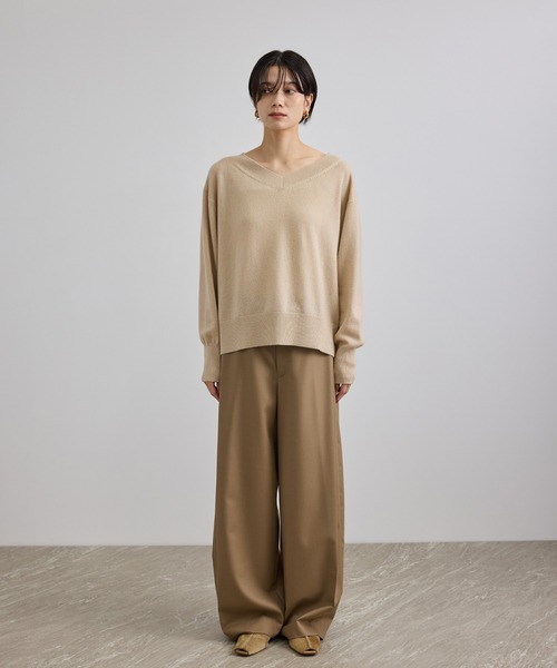 SALON adam et rope'(サロン アダム エ ロペ)の「WOOL/CASH ウールカシミヤVネックプルオーバー(ニット/セーター・レディース・ベージュ・FREE)」の11枚目の写真