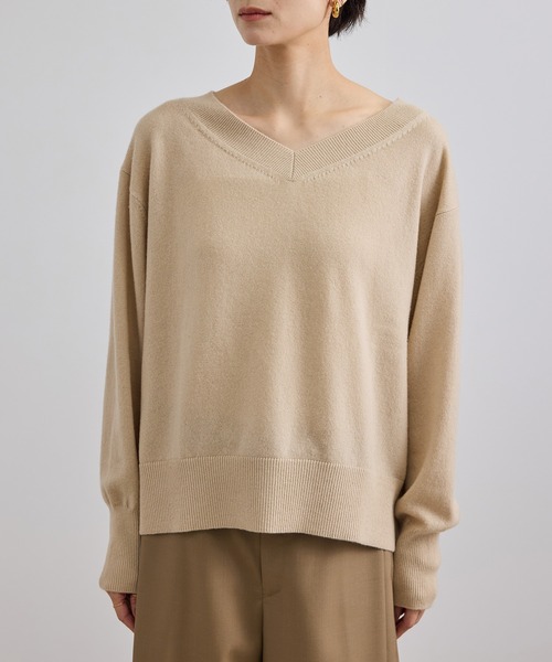 SALON adam et rope'(サロン アダム エ ロペ)の「WOOL/CASH ウールカシミヤVネックプルオーバー(ニット/セーター・レディース・ベージュ・FREE)」の12枚目の写真