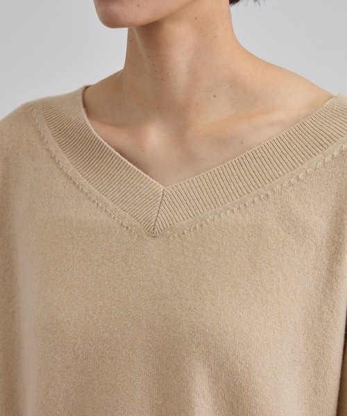 SALON adam et rope'(サロン アダム エ ロペ)の「WOOL/CASH ウールカシミヤVネックプルオーバー(ニット/セーター・レディース・ベージュ・FREE)」の15枚目の写真