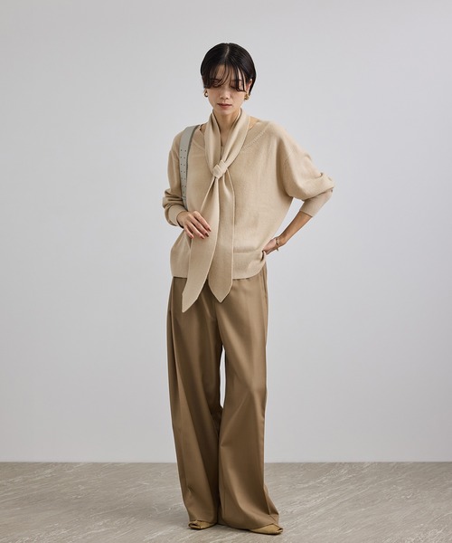 SALON adam et rope'(サロン アダム エ ロペ)の「WOOL/CASH ウールカシミヤVネックプルオーバー(ニット/セーター・レディース・ベージュ・FREE)」の3枚目の写真