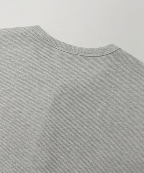 INDUST(インダスト)の「レイヤードヘンリーネックロングスリーブ(グレー)(Tシャツ/カットソー・レディース・グレー・1(S)/2(M)/3(L))」の6枚目の写真