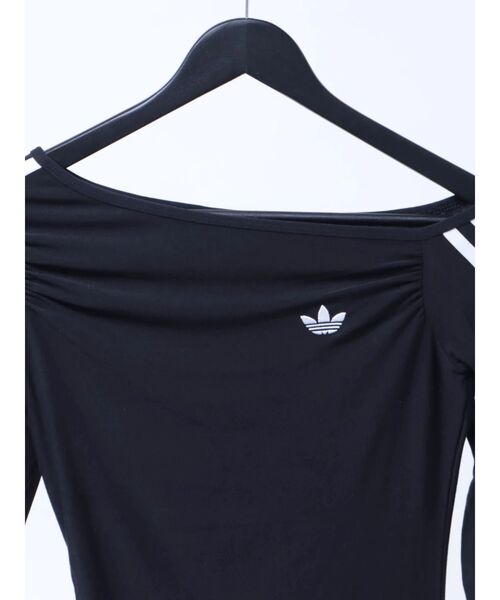 Now me. by NYLON JAPAN（ナウミーバイナイロンジャパン）の「【adidas】ONE SHOULDER ASYMMETRIC Long-Sleeve Top（Tシャツ/カットソー・レディース・グレー/ブラック・SMALL/MEDIUM）」の6枚目の写真