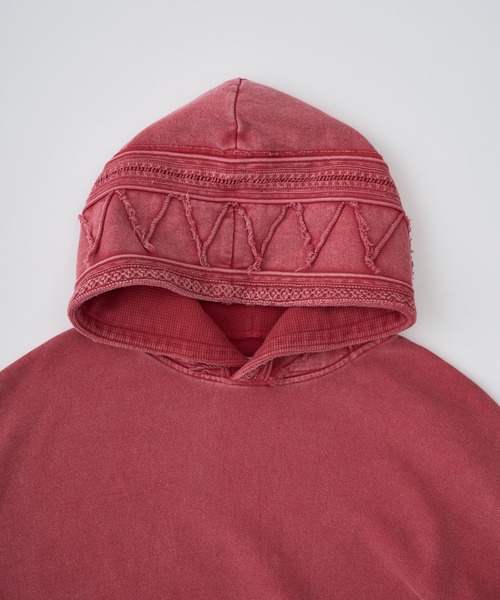 ADAM PATEK(アダムパテック)の「【ADAMPATECK/アダムパテック】dyed still embellished pullover parka(パーカー・メンズ・ブラック/レッド・2/1)」の4枚目の写真
