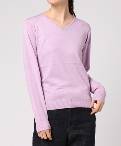 Re:EDIT（リエディ）の「お家で洗えるレーヨンナイロンVネックハイゲージニットトップス（ニット/セーター・レディース・ベージュ/ネイビー/ラベンダー/プラム/ホワイト/ピンク/ホワイト×ブラック/グレー/ブラック/サックスブルー/パープル/レッド/カーキ/イエロー/ブルー/ブラウン/グリーン/オレンジ/モカ/ワイン/マスタード・MEDIUM/LARGE）」の15枚目の写真