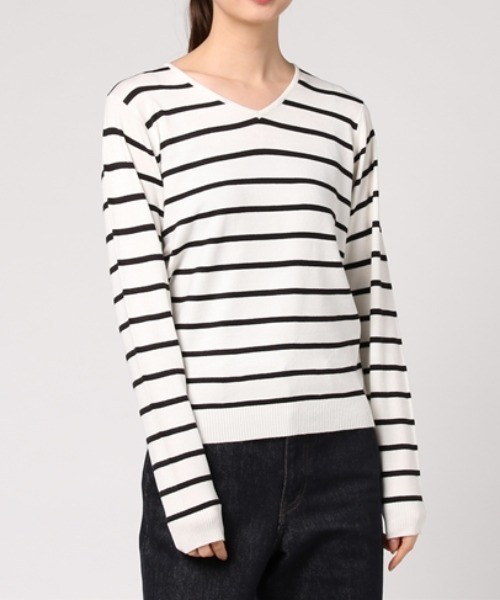 Re:EDIT（リエディ）の「お家で洗えるレーヨンナイロンVネックハイゲージニットトップス（ニット/セーター・レディース・ベージュ/ネイビー/ラベンダー/プラム/ホワイト/ピンク/ホワイト×ブラック/グレー/ブラック/サックスブルー/パープル/レッド/カーキ/イエロー/ブルー/ブラウン/グリーン/オレンジ/モカ/ワイン/マスタード・MEDIUM/LARGE）」の3枚目の写真