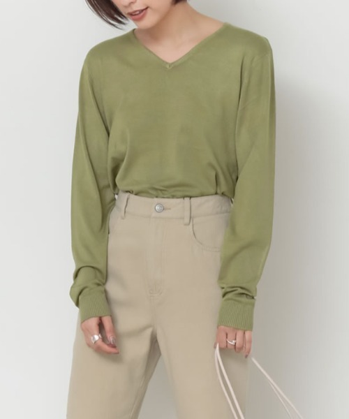 Re:EDIT（リエディ）の「お家で洗えるレーヨンナイロンVネックハイゲージニットトップス（ニット/セーター・レディース・ベージュ/ネイビー/ラベンダー/プラム/ホワイト/ピンク/ホワイト×ブラック/グレー/ブラック/サックスブルー/パープル/レッド/カーキ/イエロー/ブルー/ブラウン/グリーン/オレンジ/モカ/ワイン/マスタード・MEDIUM/LARGE）」の9枚目の写真