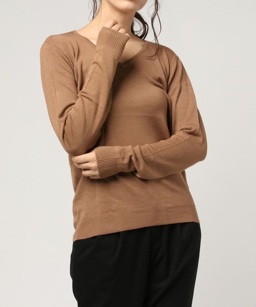 Re:EDIT（リエディ）の「お家で洗えるレーヨンナイロンVネックハイゲージニットトップス（ニット/セーター・レディース・ベージュ/ネイビー/ラベンダー/プラム/ホワイト/ピンク/ホワイト×ブラック/グレー/ブラック/サックスブルー/パープル/レッド/カーキ/イエロー/ブルー/ブラウン/グリーン/オレンジ/モカ/ワイン/マスタード・MEDIUM/LARGE）」の7枚目の写真